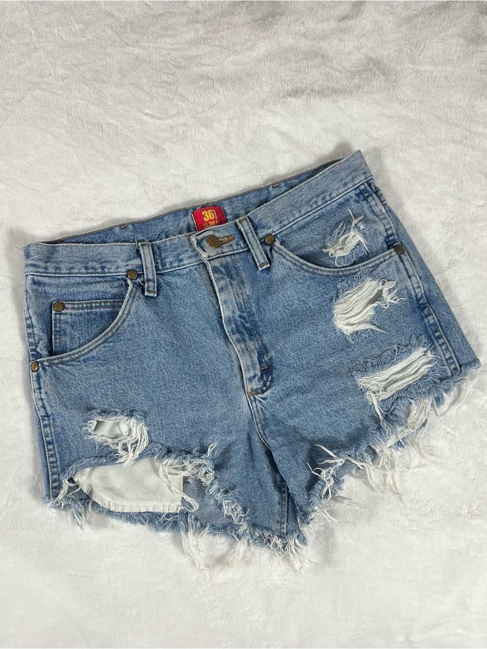 Vintage Wrangler DIY Distressed Cutoff Denim Shorts | Waist 31